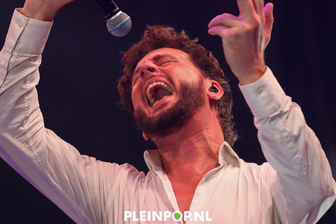 BOUKE & THE ELVIS MATTERS BAND    (52)